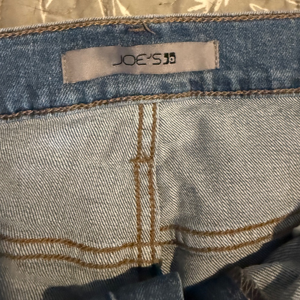 Joe's Relaxed Jean Shorts Light Blue Frayed Hem Ladies Sz 32 - Picture 2 of 4